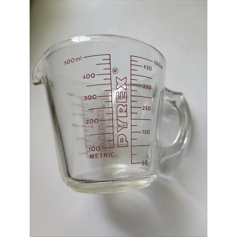 PYREX 516 Glass‎ Measuring Cup Red Lettering Closed D Handle 2 Cup Vintage